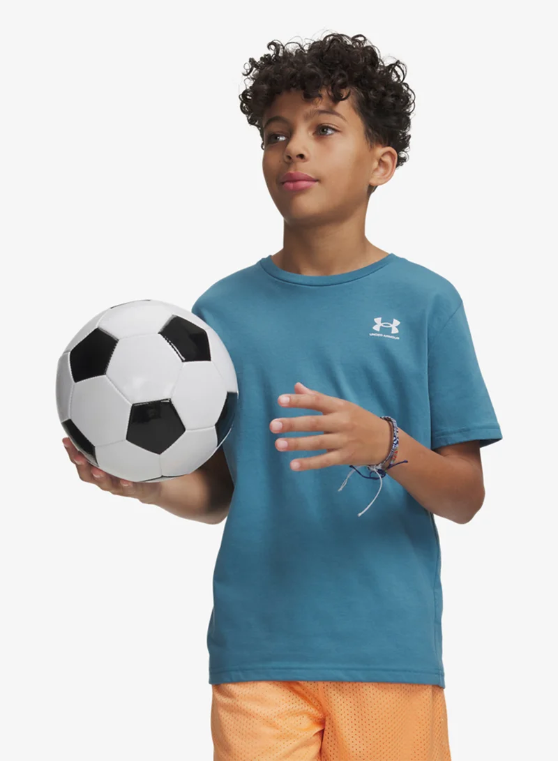 اندر ارمر تيشيرت رياضي شبابي بطبعة شعار على الصدر الأيسر